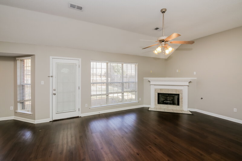 2,165/Mo, 10842 Colton Drive Olive Branch, MS 38654 Living Room View 2
