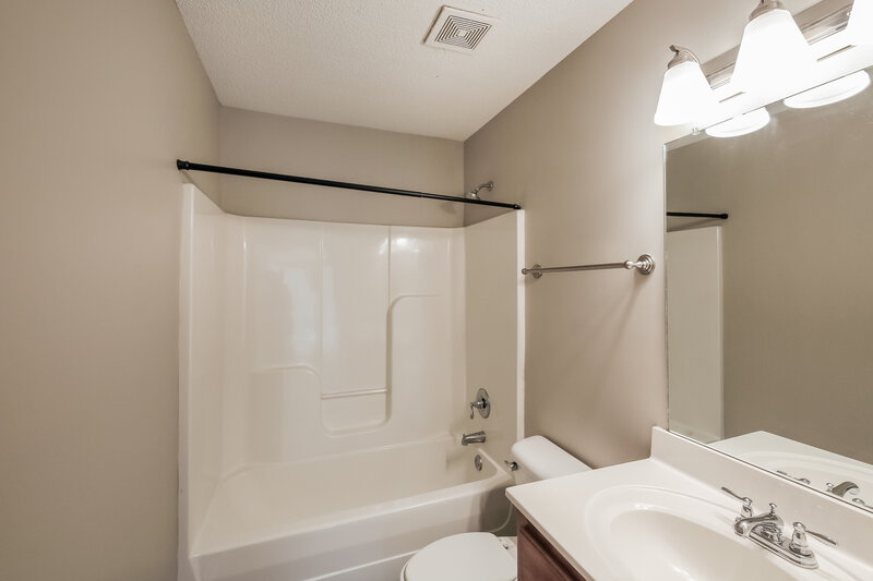 2,165/Mo, 10842 Colton Drive Olive Branch, MS 38654 Bathroom View