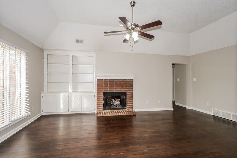 1,780/Mo, 4387 Cross Creek Cv Memphis, TN 38125 Living Room View 2