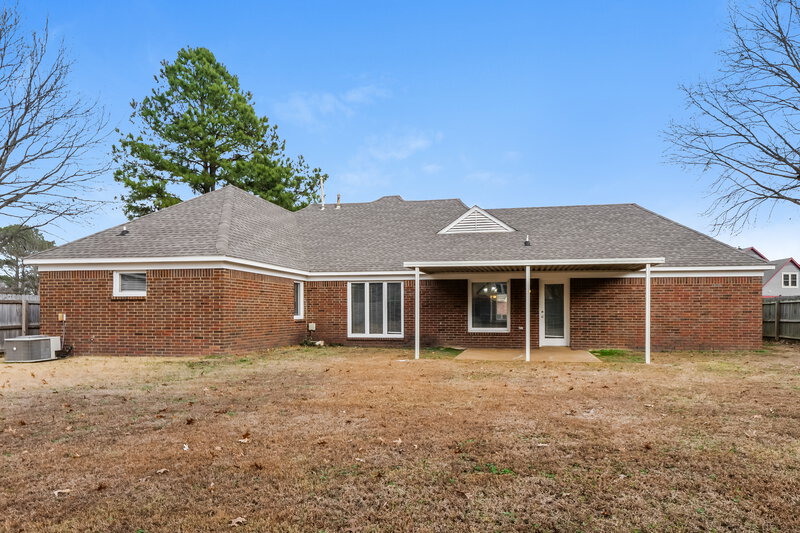 1,780/Mo, 4387 Cross Creek Cv Memphis, TN 38125 Rear View