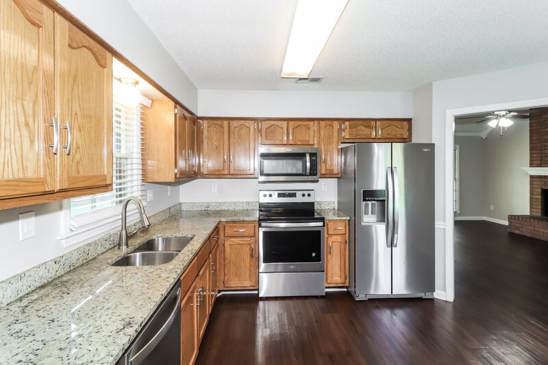 1,900/Mo, 4449 St Marks Cv Memphis, TN 38125 Kitchen View 2