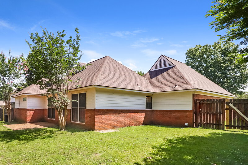 1,900/Mo, 4449 St Marks Cv Memphis, TN 38125 Rear View