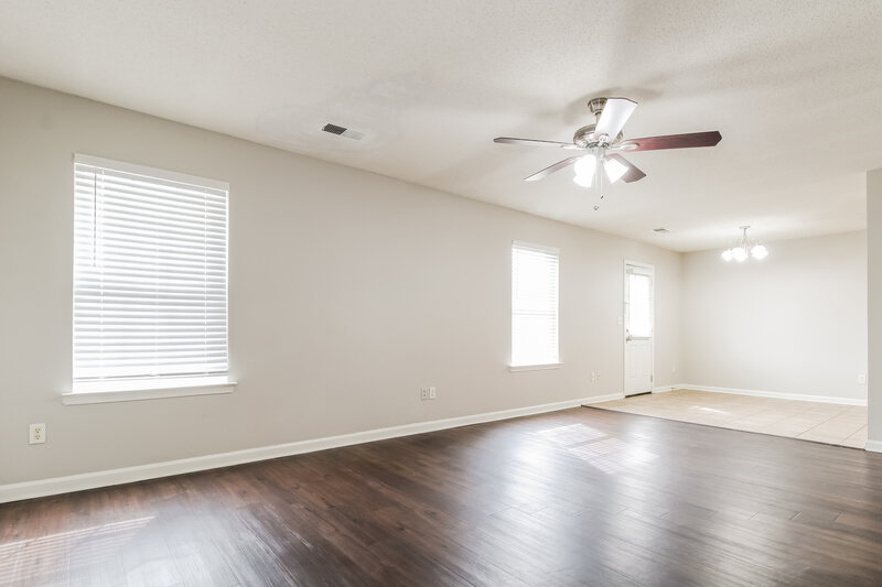 2,730/Mo, 9949 Fox Run Dr Olive Branch, MS 38654 Living Room View 2