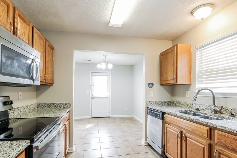 2,730/Mo, 9949 Fox Run Dr Olive Branch, MS 38654 Kitchen View 2