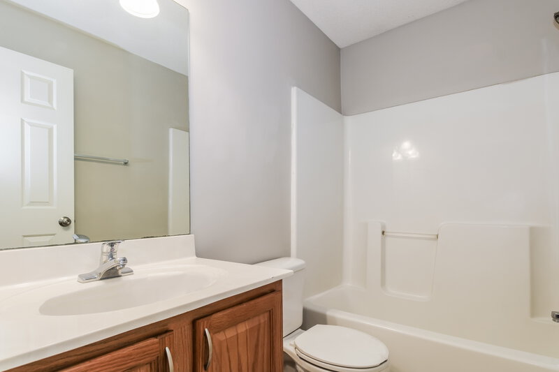 2,730/Mo, 9949 Fox Run Dr Olive Branch, MS 38654 Bathroom View 2