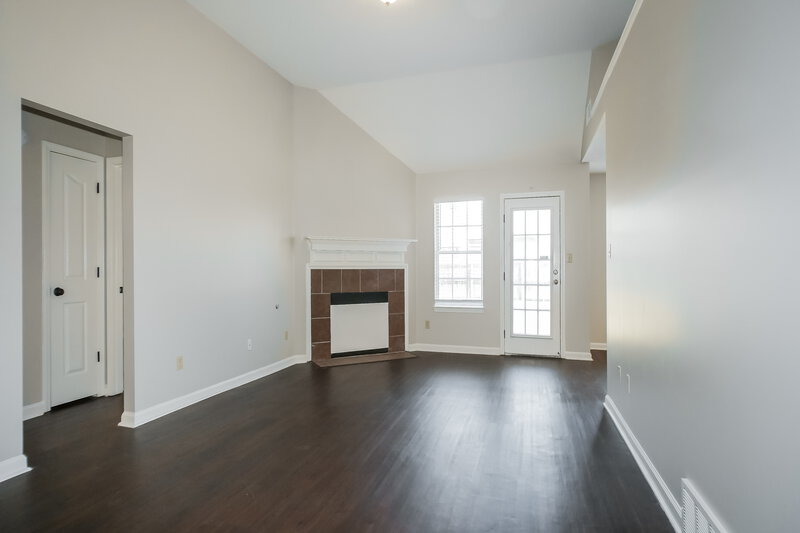 1,845/Mo, 7456 Jennifer Drive Horn Lake, MS 38637 Living Room View 2