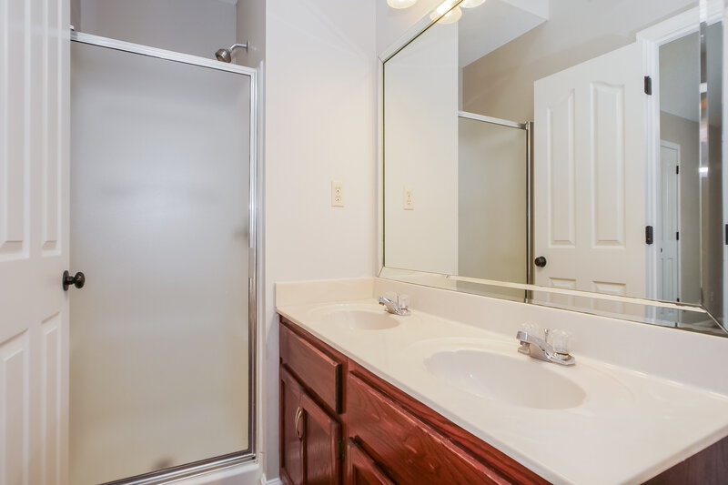 1,845/Mo, 7456 Jennifer Drive Horn Lake, MS 38637 Main Bathroom View