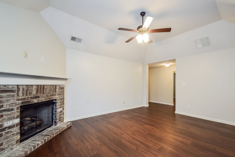 1,915/Mo, 9456 Darren Cir S Cordova, TN 38018 Living Room View 2