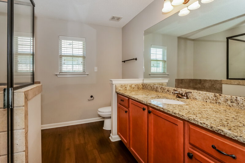 1,930/Mo, 9440 Darren Cir S Cordova, TN 38018 Main Bathroom View