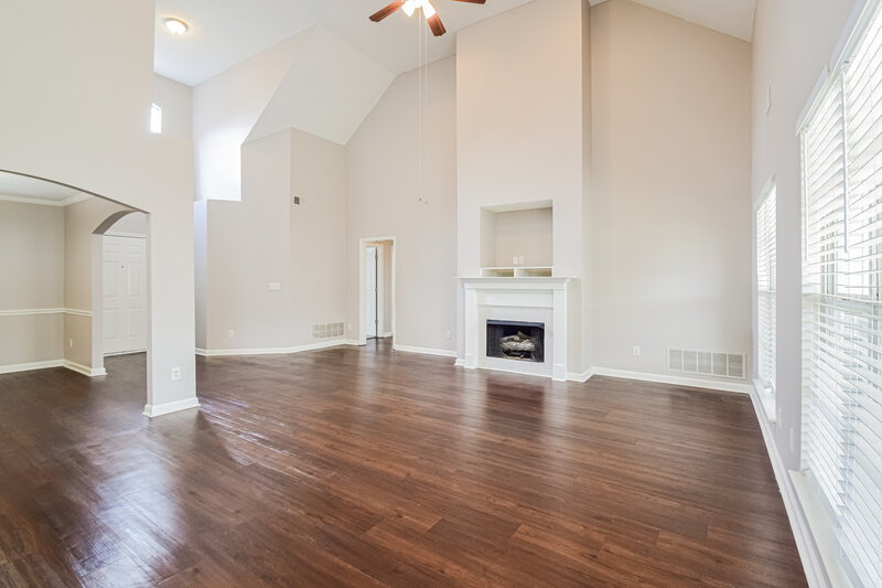 2,300/Mo, 6300 E Sandbourne Olive Branch, MS 38654 Living Room View 2