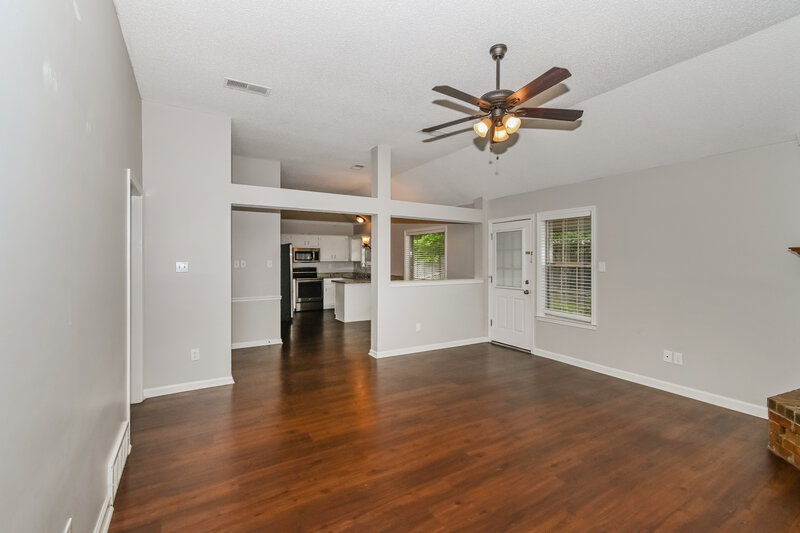 1,910/Mo, 7349 Portsmouth Cv Memphis, TN 38125 Living Room View 2