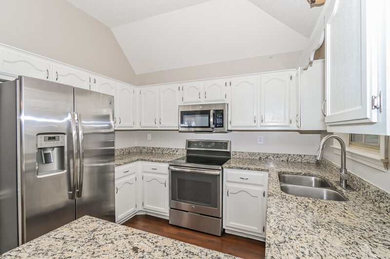 1,910/Mo, 7349 Portsmouth Cv Memphis, TN 38125 Kitchen View