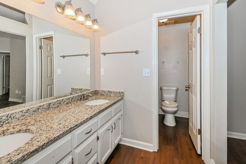 1,910/Mo, 7349 Portsmouth Cv Memphis, TN 38125 Main Bathroom View