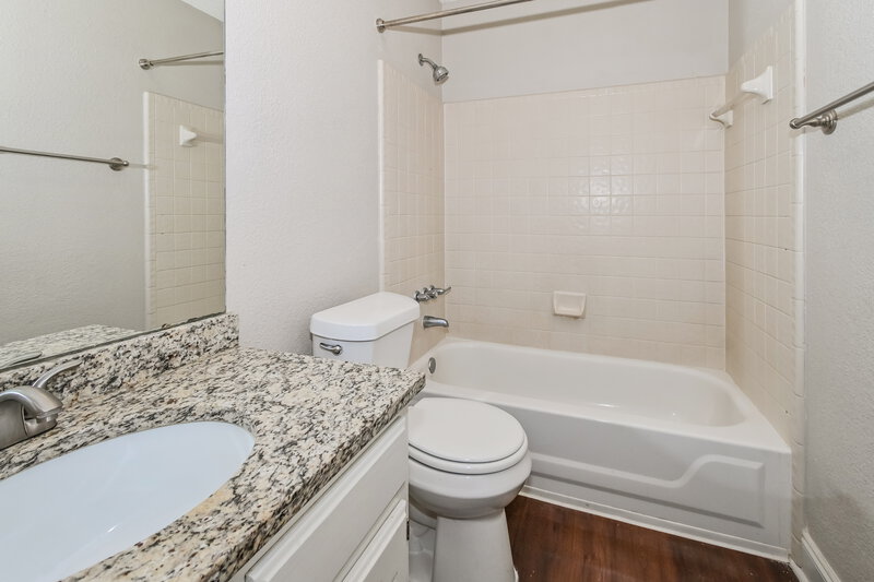 1,910/Mo, 7349 Portsmouth Cv Memphis, TN 38125 Bathroom View