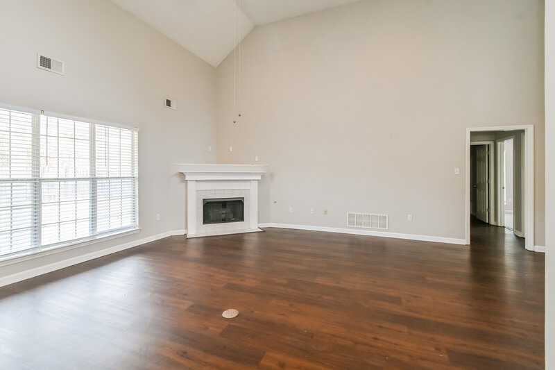 2,355/Mo, 5678 Kuykendall Dr Southaven, MS 38672 Living Room View 2