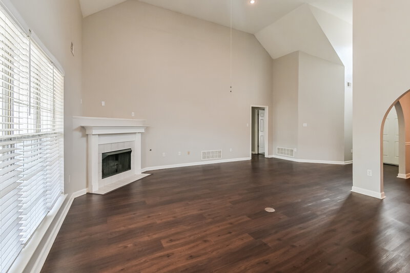2,355/Mo, 5678 Kuykendall Dr Southaven, MS 38672 Living Room View 3