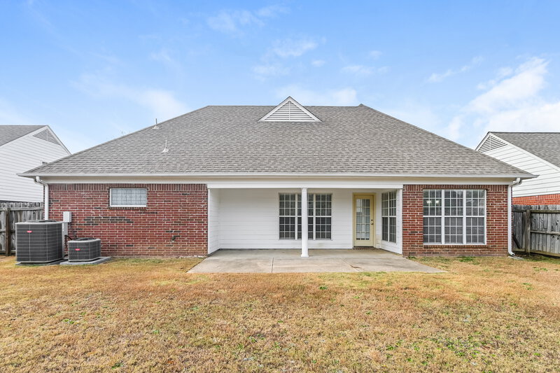 2,355/Mo, 5678 Kuykendall Dr Southaven, MS 38672 Rear View