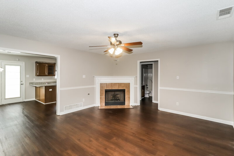 2,015/Mo, 3455 E Pendulum Drive Hernando, MS 38632 Living Room View