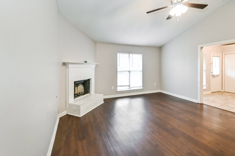 1,630/Mo, 6911 Magnolia Trl Olive Branch, MS 38654 Living Room View 2