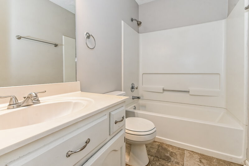 1,630/Mo, 6911 Magnolia Trl Olive Branch, MS 38654 Bathroom View