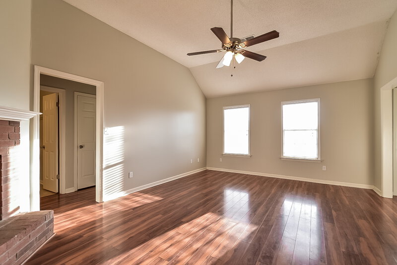 1,790/Mo, 3993 Powder Mill Rd Memphis, TN 38125 Living Room View