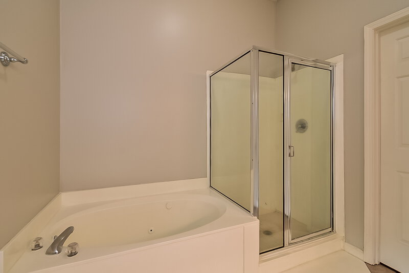 1,790/Mo, 3993 Powder Mill Rd Memphis, TN 38125 Main Bathroom View