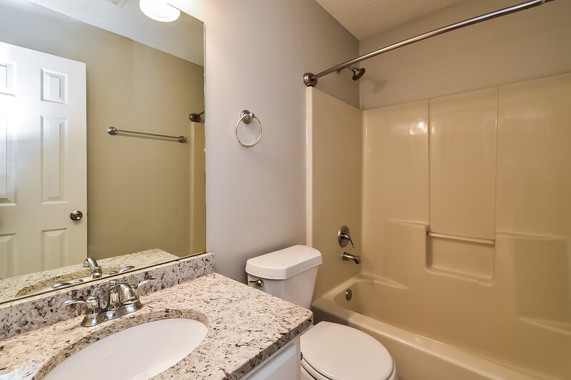 1,790/Mo, 3993 Powder Mill Rd Memphis, TN 38125 Bathroom View