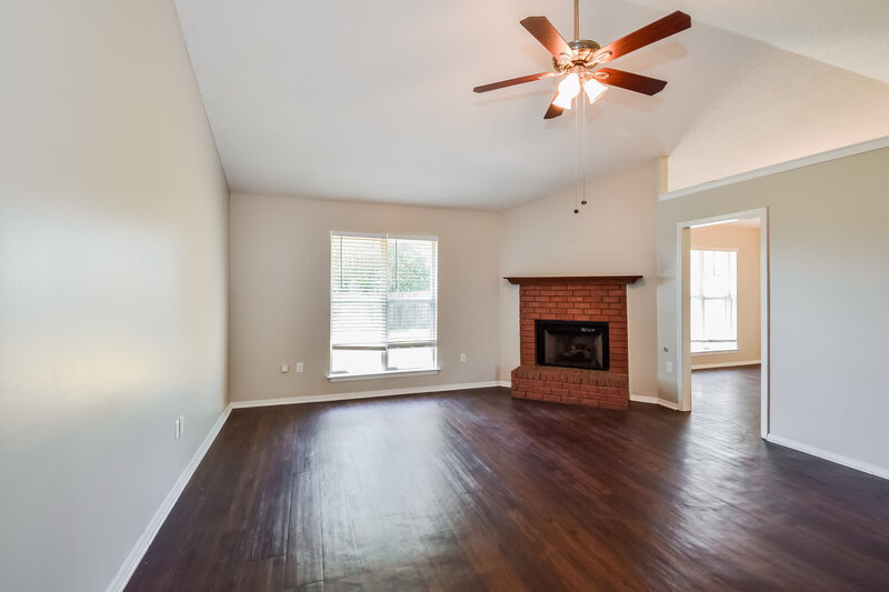 1,810/Mo, 9105 Belmont Dr Southaven, MS 38671 Living Room View 2