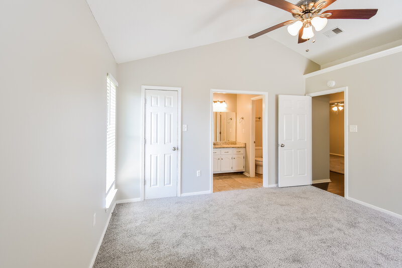 1,810/Mo, 9105 Belmont Dr Southaven, MS 38671 Main Bedroom View 2