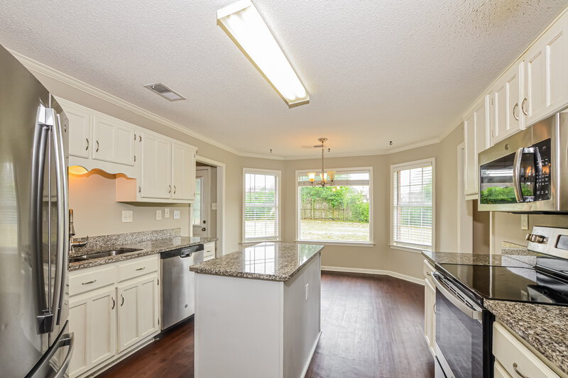 1,945/Mo, 7645 New Found Gap Rd Memphis, TN 38125 Kitchen View