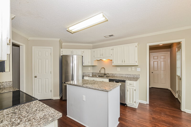 1,945/Mo, 7645 New Found Gap Rd Memphis, TN 38125 Kitchen View 2