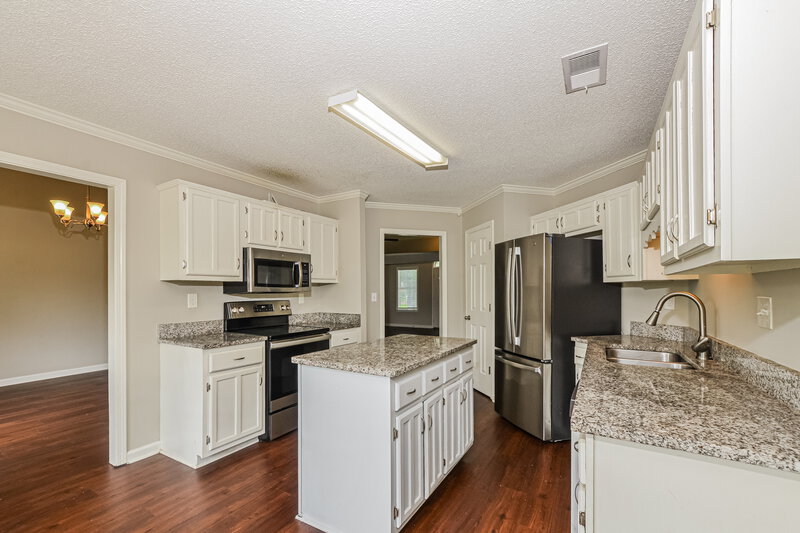1,945/Mo, 7645 New Found Gap Rd Memphis, TN 38125 Kitchen View 3