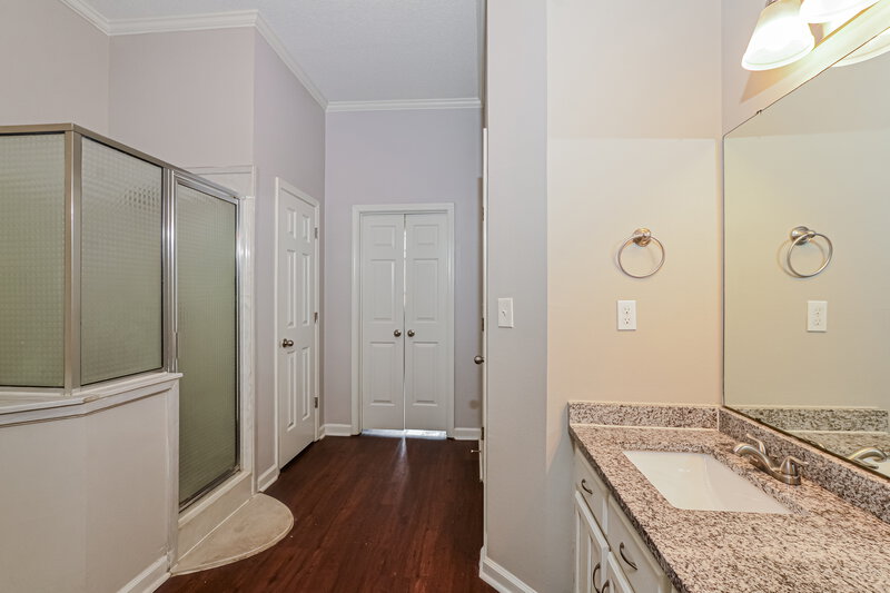 1,945/Mo, 7645 New Found Gap Rd Memphis, TN 38125 Main Bathroom View 2