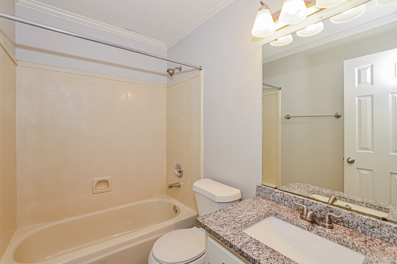 1,945/Mo, 7645 New Found Gap Rd Memphis, TN 38125 Bathroom View