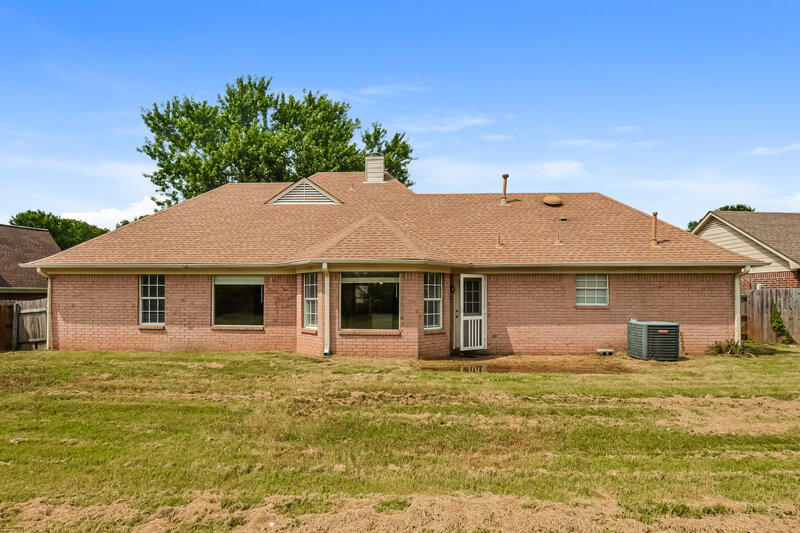 1,945/Mo, 7645 New Found Gap Rd Memphis, TN 38125 Rear View