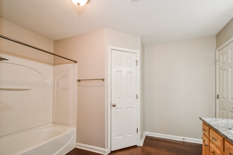 1,715/Mo, 8456 Cross Point Dr Olive Branch, MS 38654 Main Bathroom View 2