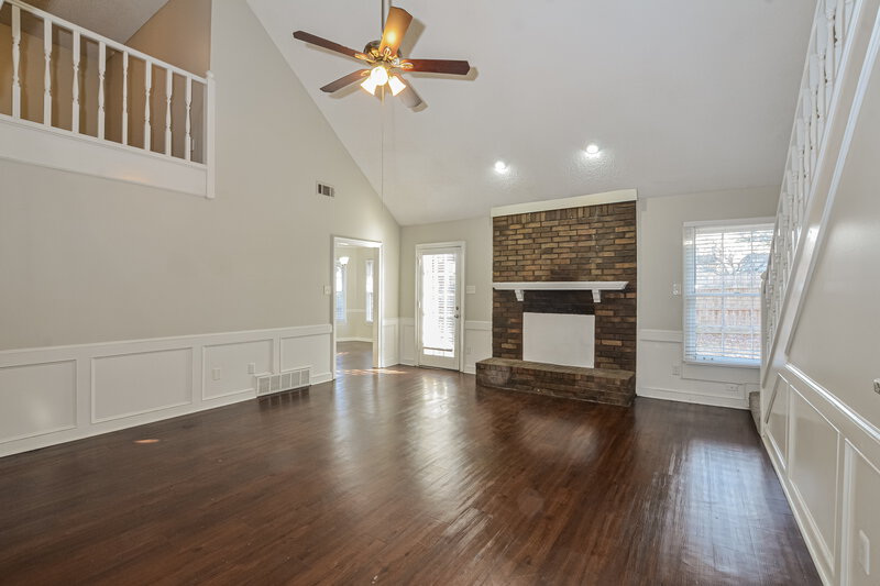 2,450/Mo, 7375 Ashley Oaks Dr Memphis, TN 38125 Living Room View