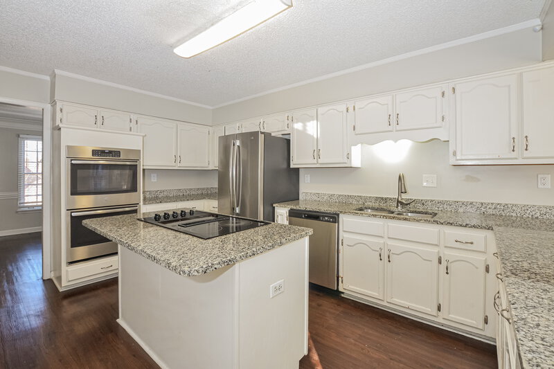 2,450/Mo, 7375 Ashley Oaks Dr Memphis, TN 38125 Kitchen View