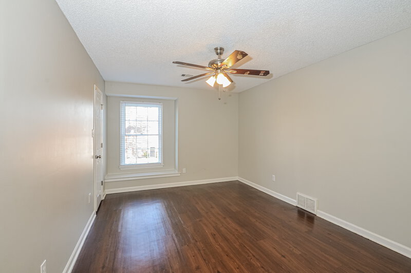 2,450/Mo, 7375 Ashley Oaks Dr Memphis, TN 38125 Bedroom View