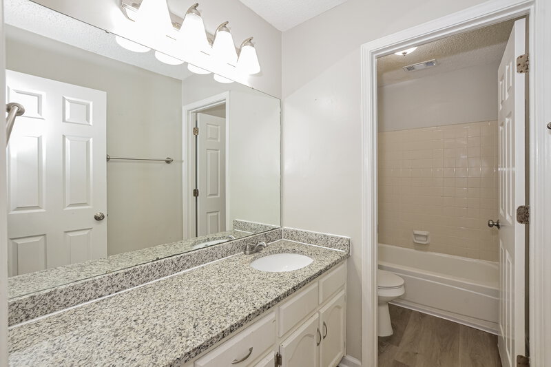 2,450/Mo, 7375 Ashley Oaks Dr Memphis, TN 38125 Bathroom View