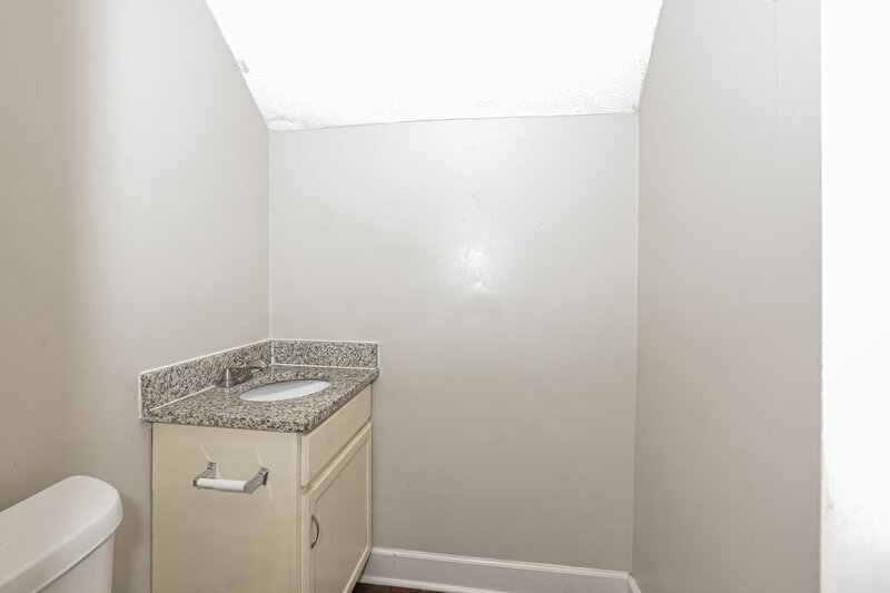 2,450/Mo, 7375 Ashley Oaks Dr Memphis, TN 38125 Bathroom View 2