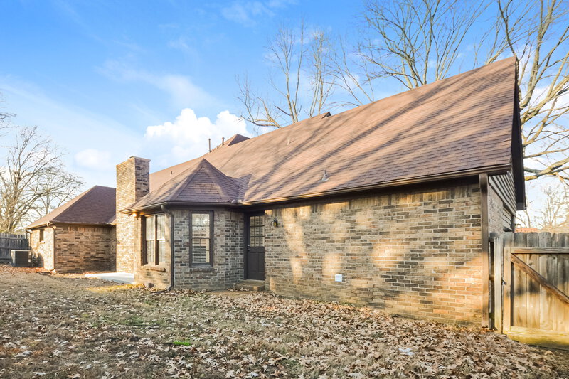 2,450/Mo, 7375 Ashley Oaks Dr Memphis, TN 38125 Rear View