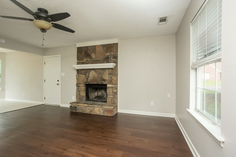 2,460/Mo, 1271 Breezy Gate Dr Cordova, TN 38018 Living Room View