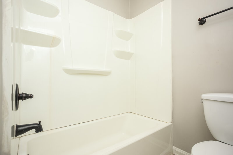 2,460/Mo, 1271 Breezy Gate Dr Cordova, TN 38018 Bathroom View