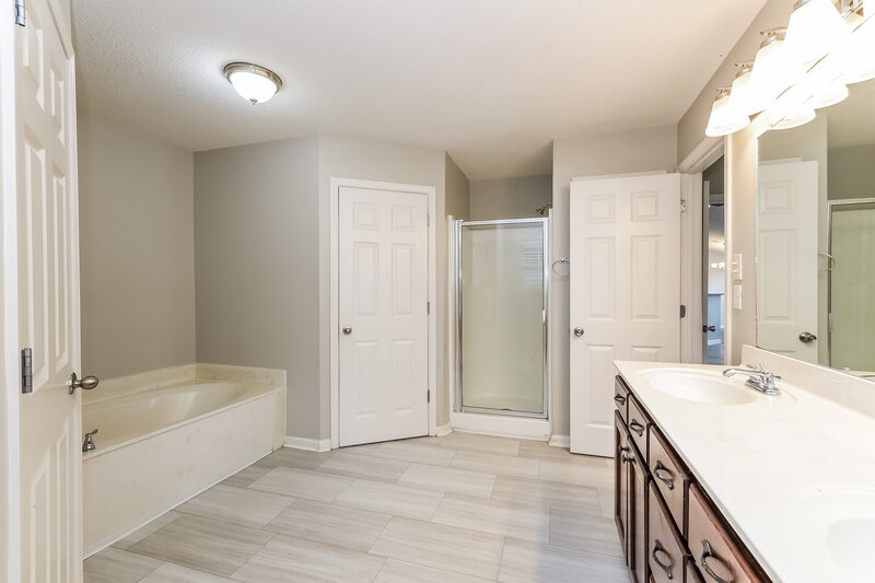 2,085/Mo, 2693 Rutherford Dr Southaven, MS 38672 Main Bathroom View 2