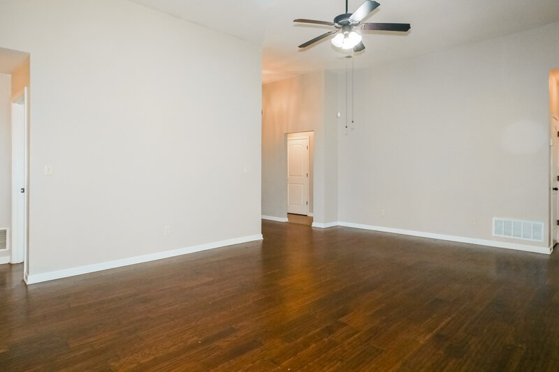 2,245/Mo, 3620 Harvest Tree Dr Southaven, MS 38672 Living Room View