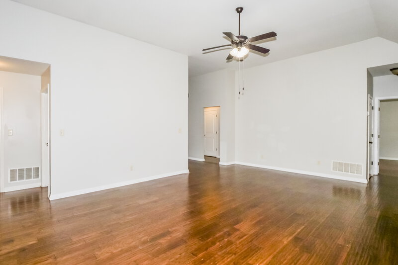 2,345/Mo, 3620 Harvest Tree Dr Southaven, MS 38672 Living Room View 2
