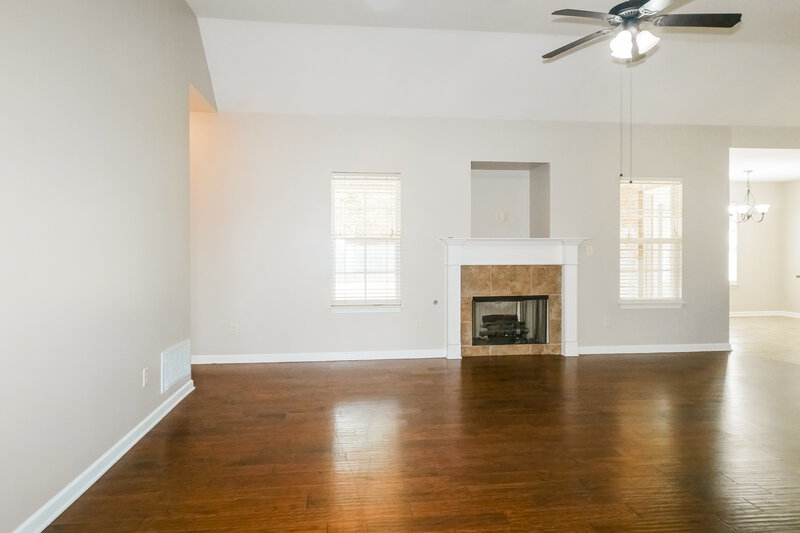2,245/Mo, 3620 Harvest Tree Dr Southaven, MS 38672 Living Room View 2