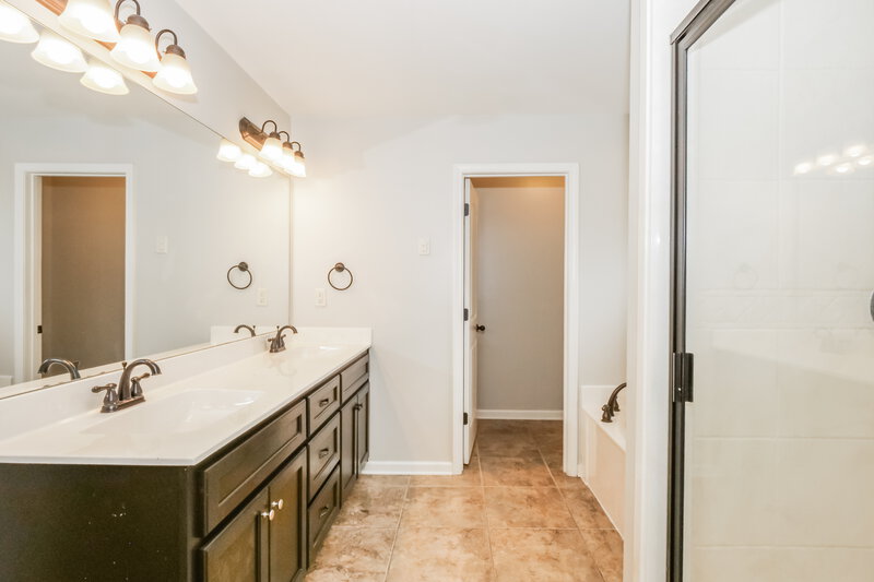 2,345/Mo, 3620 Harvest Tree Dr Southaven, MS 38672 Main Bathroom View