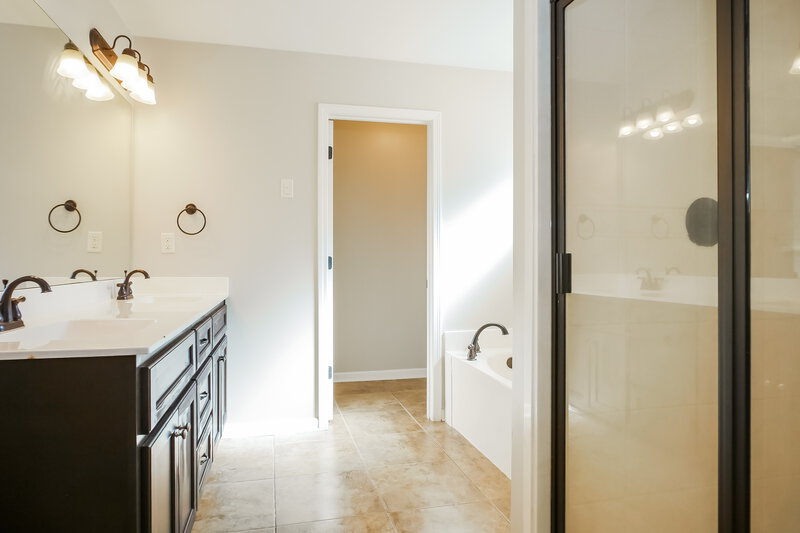 2,245/Mo, 3620 Harvest Tree Dr Southaven, MS 38672 Main Bathroom View